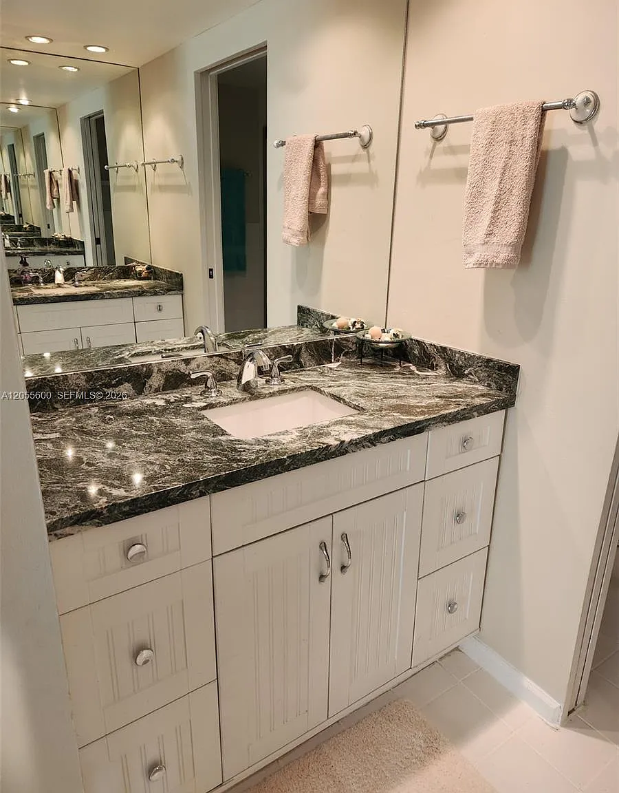 5460 N Ocean Dr — Photo 3