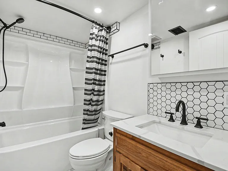 1928 W Elizabeth St — Photo 17
