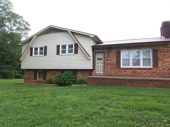 4th image of 2501 Brentwood Cir