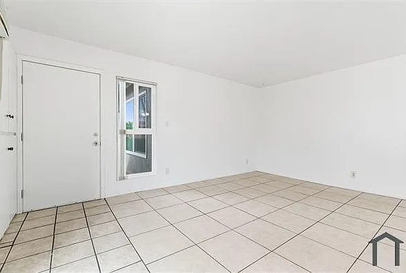 10027 Sepulveda Blvd #D — Photo 9