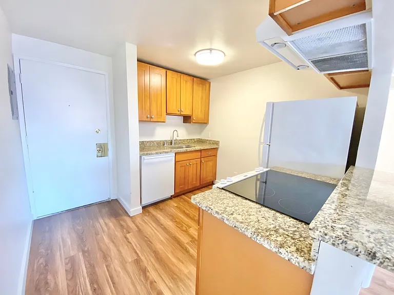 Summit Apartments — Photo 19