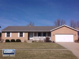 1029 Janet St, Sycamore, IL 60178
