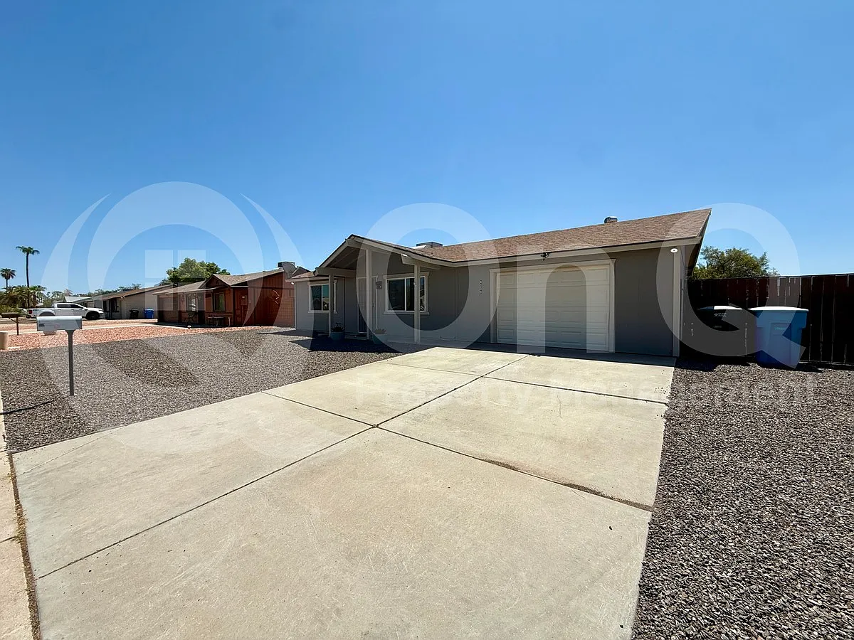 2 bed, 1.0 bath, 984 sqft, $1,800 — Photo 2