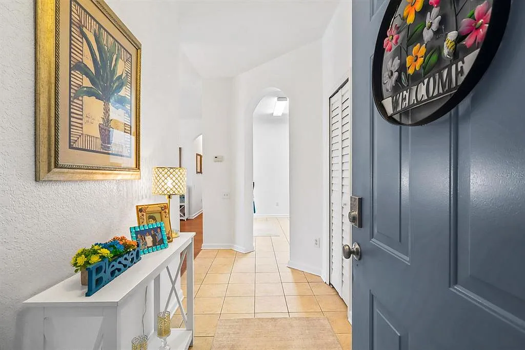 3 bed, 2.0 bath, 1402 sqft, $3,000 — Photo 4