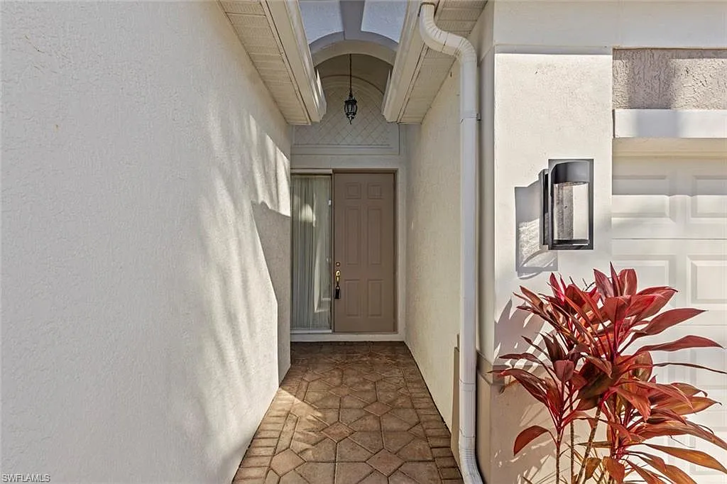 2 bed, 2.0 bath, 1556 sqft, $9,000 — Photo 4