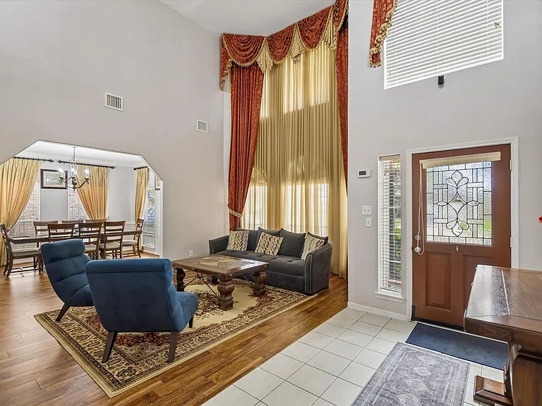 21702 Cozy Hollow Ln — Photo 3