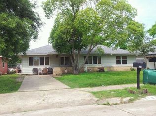 818 W 9th St, Freeport, TX 77541