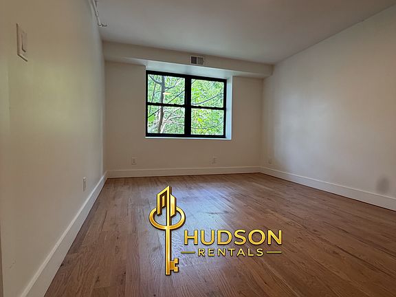 4th image of 850 Westside Ave #15