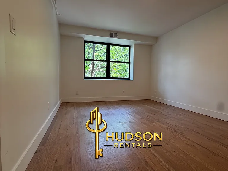 850 Westside Ave #15 — Photo 4
