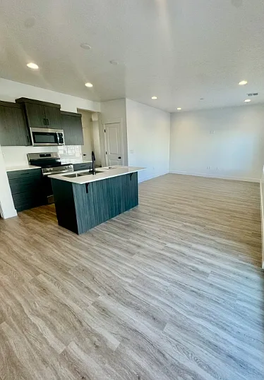 5715 S Weehawken Ln — Photo 3