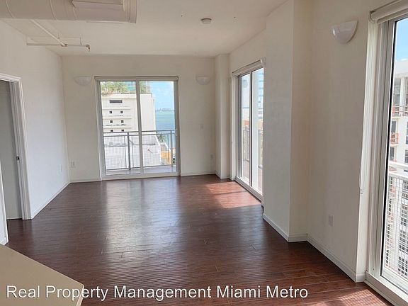 3rd image of 455 NE 25th St APT 808