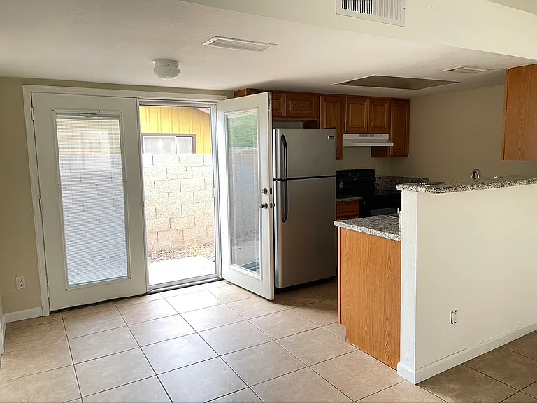 312 S Wilson St — Photo 5