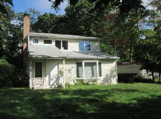 41 Trafalgar Dr, Shirley, NY 11967