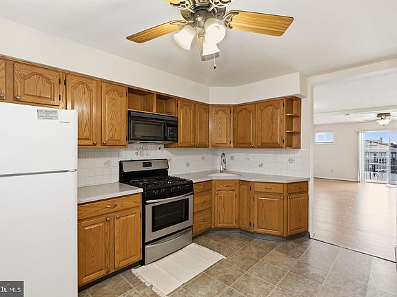 3rd image of 3351 Morning Glory Rd