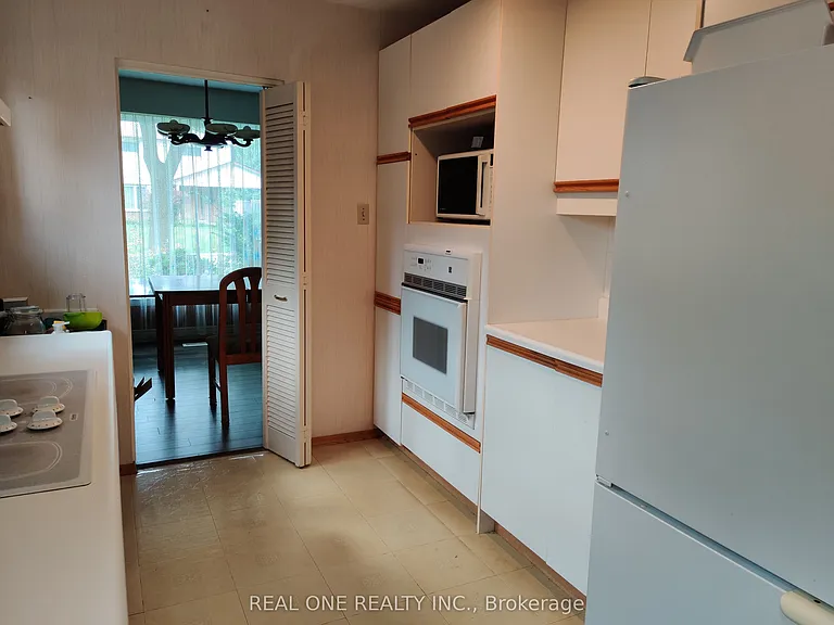 9 Lisburn Cres #UPPER — Photo 26