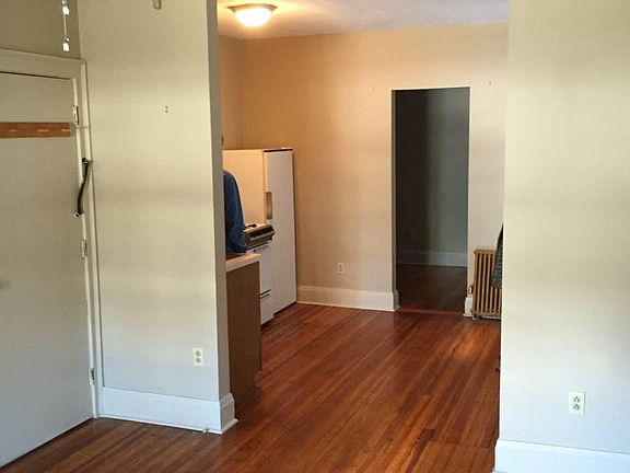 4th image of 828 Elmwood Ave APT 1