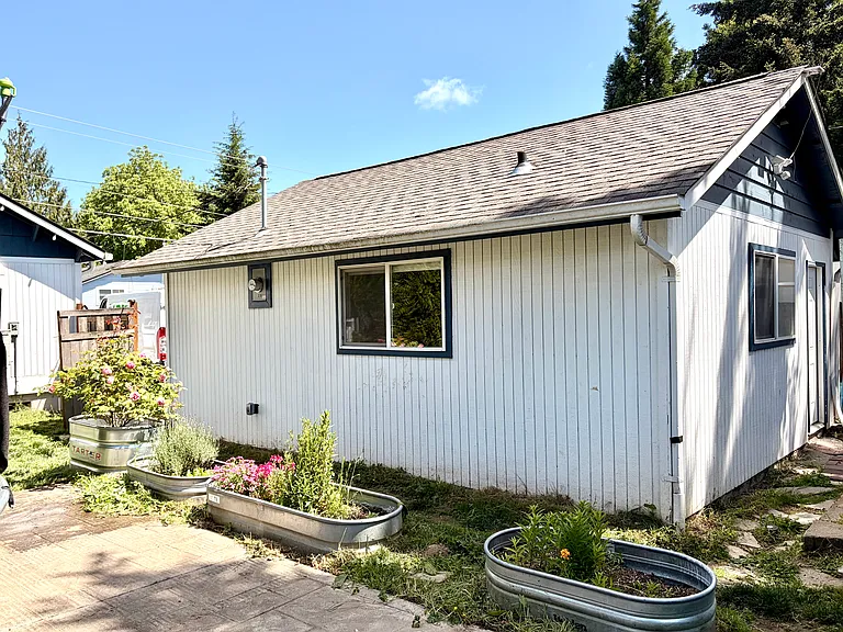 1108 Center Rd — Photo 12