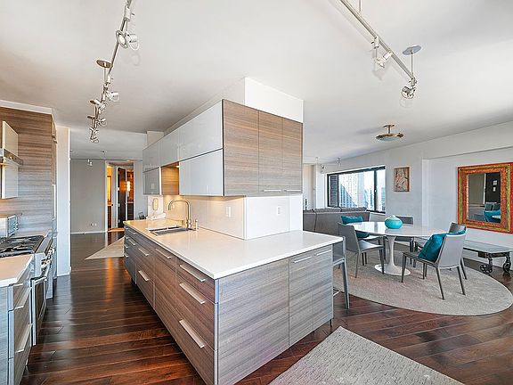 5th image of 20 W 64th St APT 31K