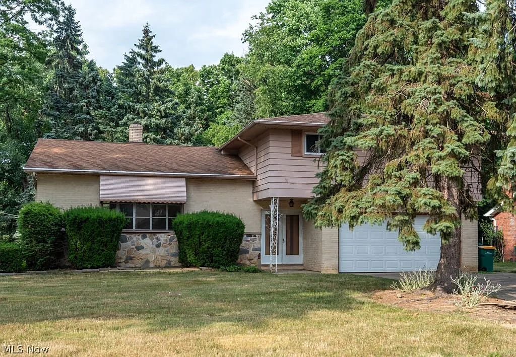 1093 E Dartmoor Ave photo 1