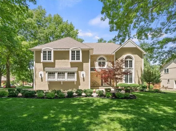 12600 Pawnee Ln, Leawood, KS 66209