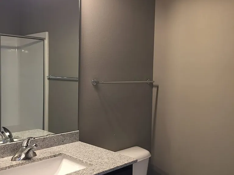 902 Drake St — Photo 16