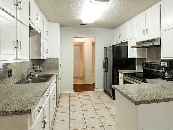 2nd image of 1217 Oak Dr