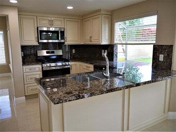 4th image of 78610 Alden Cir