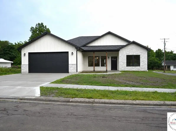 1202 E 11th St, Sedalia, MO 65301