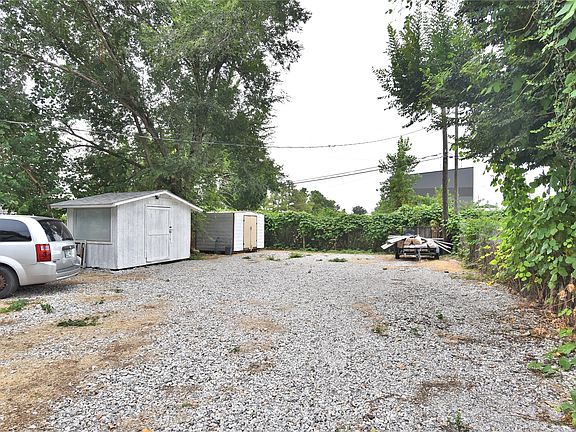 3rd image of 3216 E Oklahoma Pl