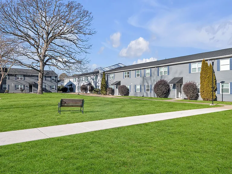 Waverly at Oyster Point Apartments — Photo 20