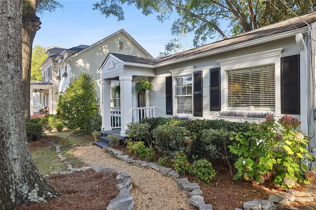 3 bed, 2.0 bath, 1031 sqft, $2,795 — Photo 3