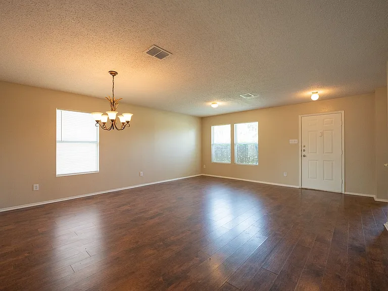 1420 Bumble Bee Dr — Photo 4