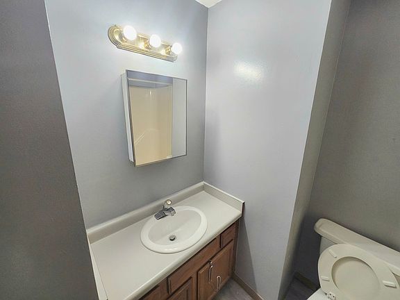 4th image of 681 Brown St
