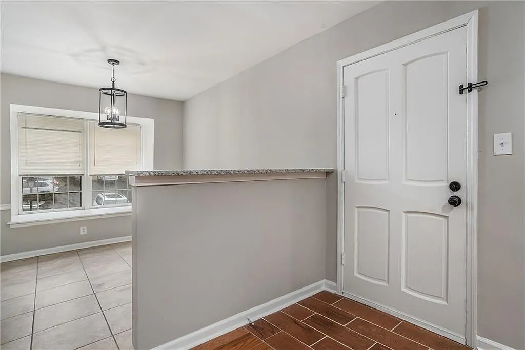 2 bed, 2.0 bath, 1100 sqft, $2,395 — Photo 3