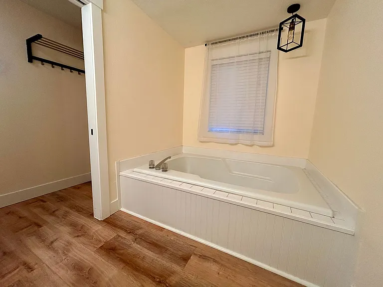 7306 NE 16th Ave — Photo 12