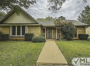 2141 Robin Rd, Lewisville, TX 75077