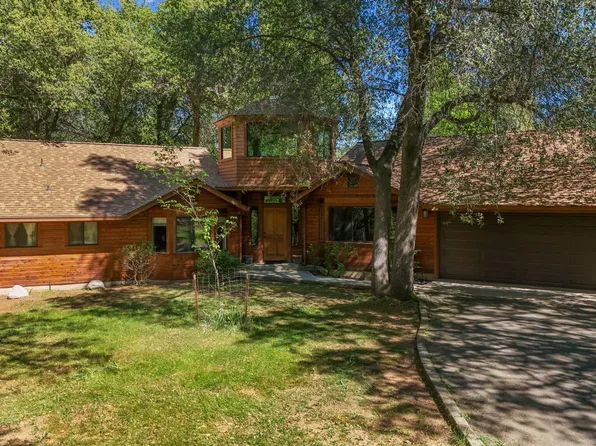 21082 Oak Knoll Rd, Redding, CA 96003