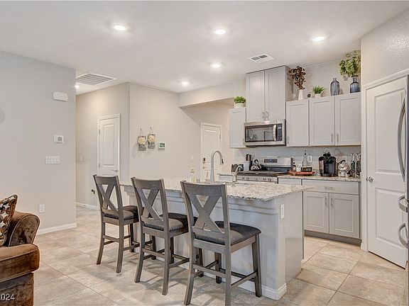5th image of 7568 Blue Lotus Ave