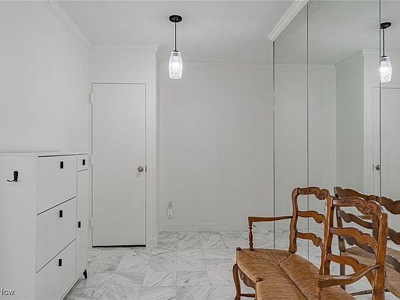 4th image of 2 Bratenahl Pl APT 8B