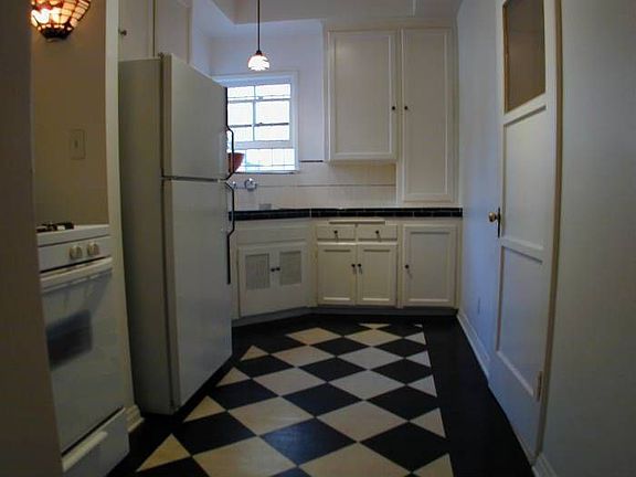 Kitchen/Utl Rm for W/D