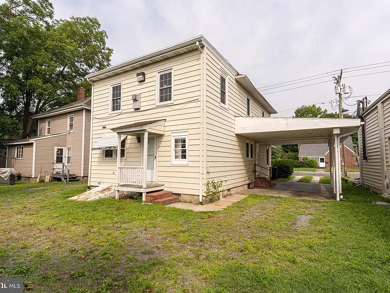 1109 N Division St — Photo 5