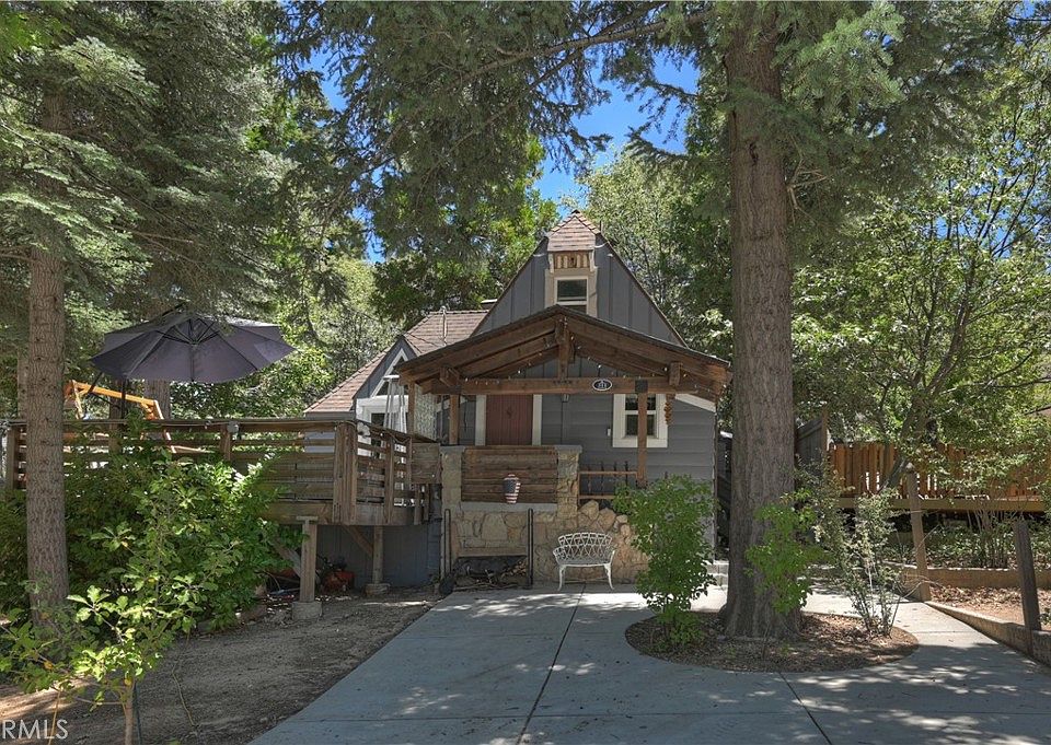 1st image of 311 Hemlock Dr