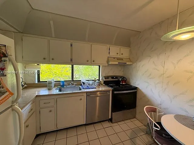 16919 N Bay Rd #307 — Photo 18