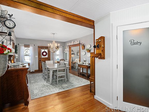 3rd image of 7943 Young Ave NE