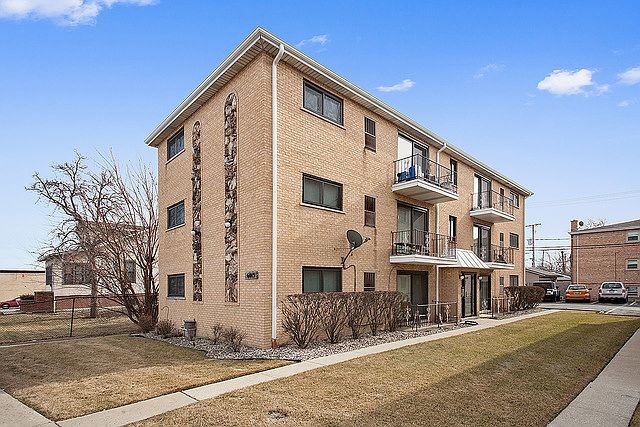 1st image of 6015 S Archer Ave Unit 1S