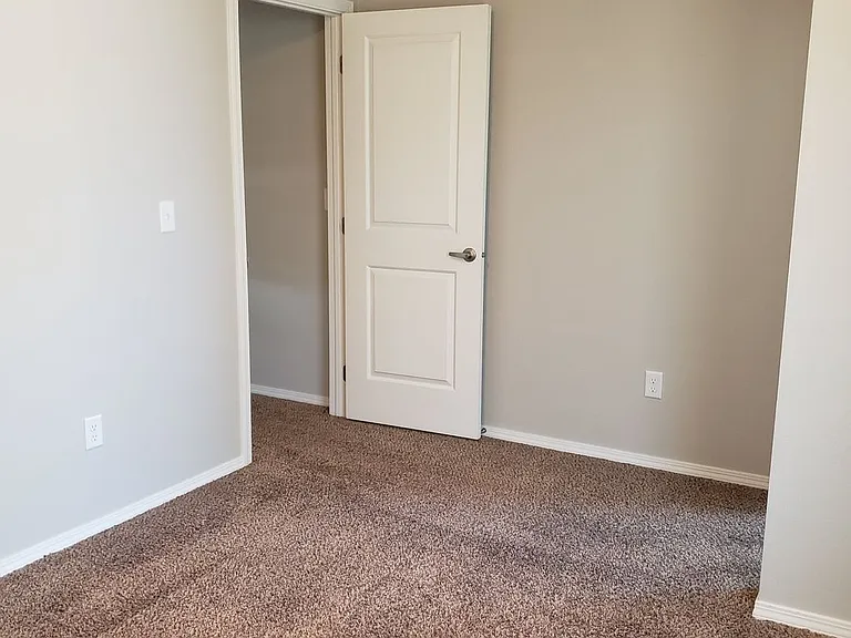 1452 N Allumbaugh St — Photo 14