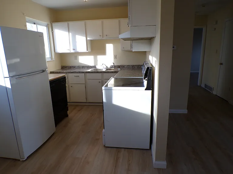 1308 Hartford St — Photo 6