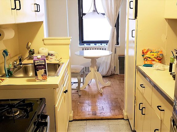 5th image of 135 E 54th St APT 6H