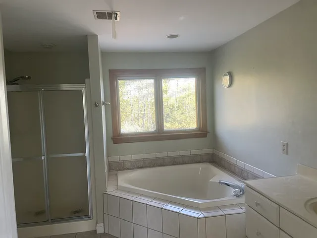 1320 Green St — Photo 9