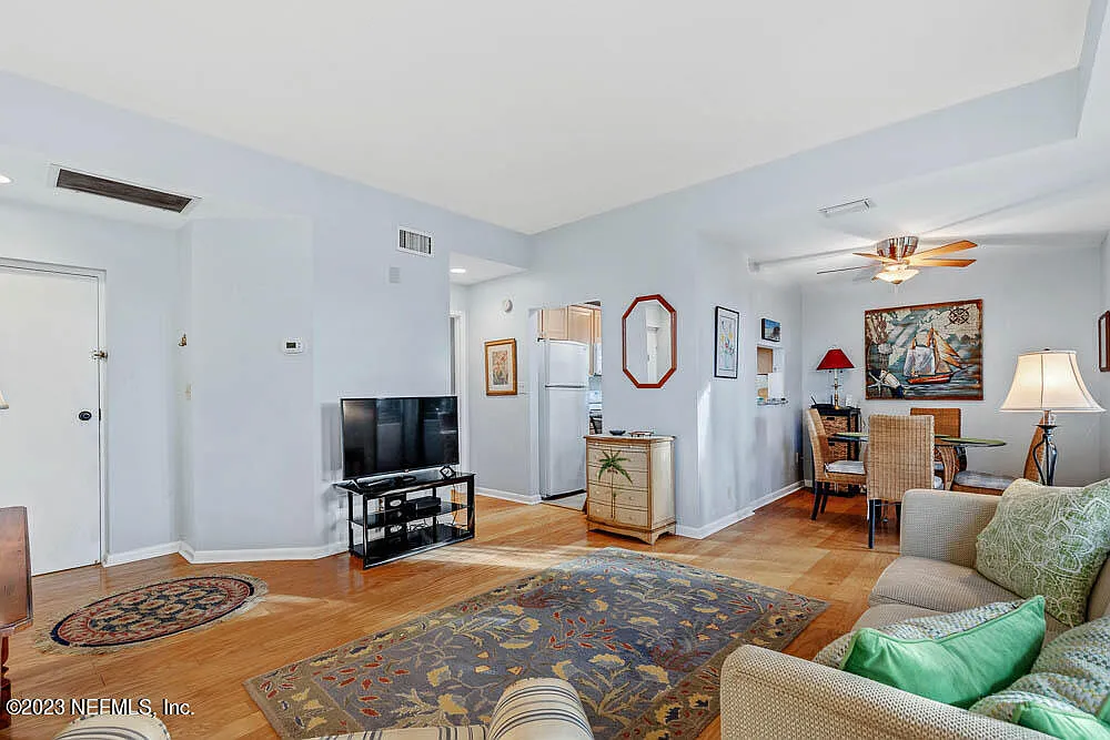 1 bed, 1.0 bath, 729 sqft, $2,995 — Photo 2